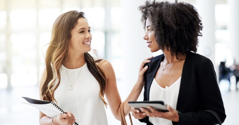 9 Nonverbal Habits That Signal Emotional Intelligence